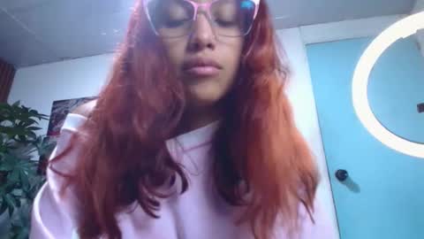 Snapshot of saphiire_ chatting on February 6, 1:36 pm saphi online show from February 6, 1:36 pm