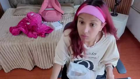 Snapshot of saphiire_ chatting on June 7, 2:32 pm saphi online show from June 7, 2:32 pm