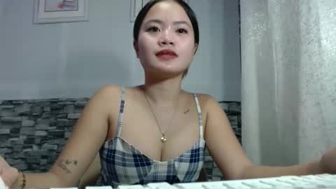 Snapshot of sapphire_amora chatting on December 2, 2:34 pm sapphire_amora online show from December 2, 2:34 pm