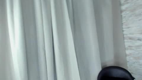 Snapshot of sapphire_fire chatting on December 18, 12:38 am steph online show from December 18, 12:38 am