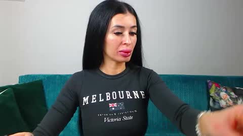 Im Sara I am happy to be here  online show from February 7, 5:49 pm