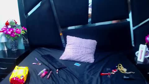 Snapshot of sara_honny chatting on December 13, 4:11 am sara_honny online show from December 13, 4:11 am