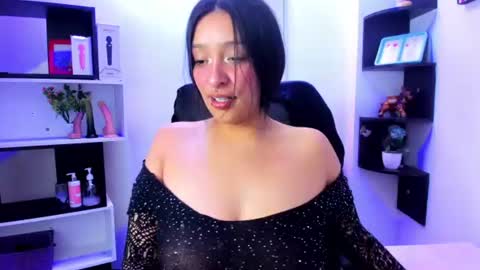 Snapshot of sara_honny chatting on June 14, 6:43 pm sara_honny online show from June 14, 6:43 pm
