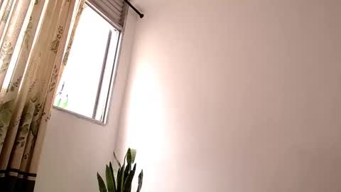 Snapshot of sara_johnson__ chatting on October 1, 5:41 pm sara_johnson__ online show from October 1, 5:41 pm