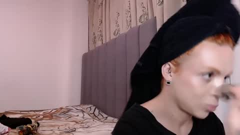 sara_johnson__ online show from April 19, 1:05 am