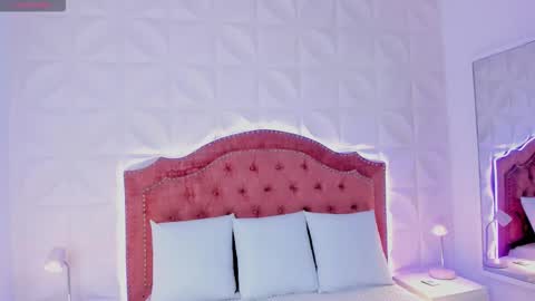 sara laurent  online show from January 16, 11:58 am