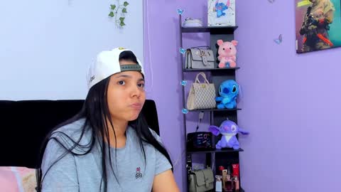 Snapshot of sara_mendez2_ chatting on January 8, 2:57 am Sara Mendez online show from January 8, 2:57 am