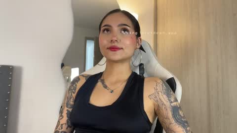 Snapshot of sara_queen9 chatting on February 20, 4:14 pm Sara online show from February 20, 4:14 pm