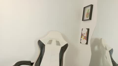 Sara online show from March 27, 4:07 pm