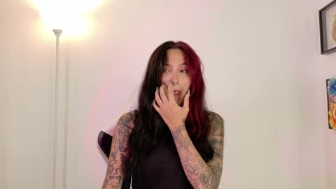 Sara online show from April 7, 1:33 pm