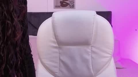 sara  online show from November 5, 2:39 pm