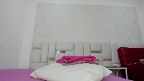 sara_sm1th_ online show from May 24, 11:26 am