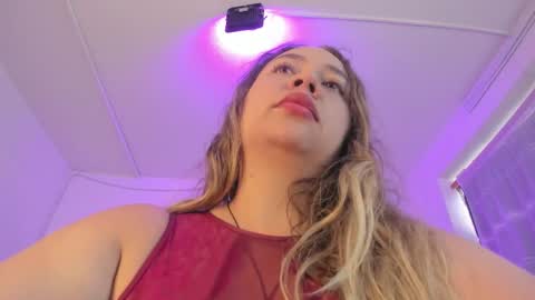 Snapshot of sara_star_ chatting on October 22, 1:11 pm sara online show from October 22, 1:11 pm