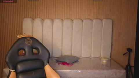 sara_valderrama_ online show from December 20, 12:01 pm