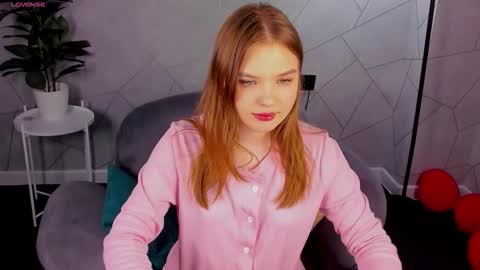 Snapshot of saraa_broown chatting on March 5, 1:01 am Sara online show from March 5, 1:01 am