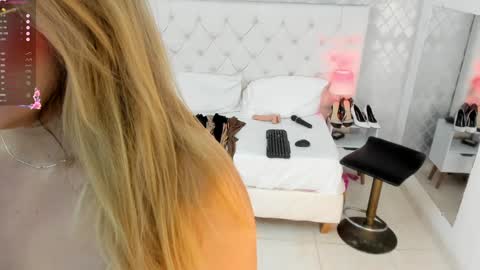 Snapshot of saraa_cute1 chatting on February 2, 1:02 am Saraa Gomez online show from February 2, 1:02 am