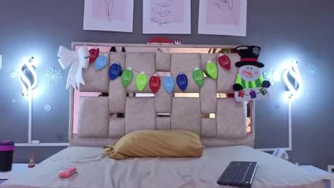 Snapshot of saraa_nix chatting on December 4, 3:05 am sara online show from December 4, 3:05 am