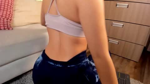 Snapshot of saraaah_fox chatting on December 16, 2:38 am Sarah online show from December 16, 2:38 am