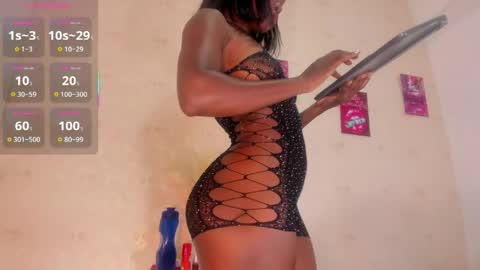 saraacollinss online show from April 13, 8:36 pm