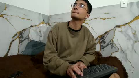 sara and thomas online show from February 22, 7:08 am