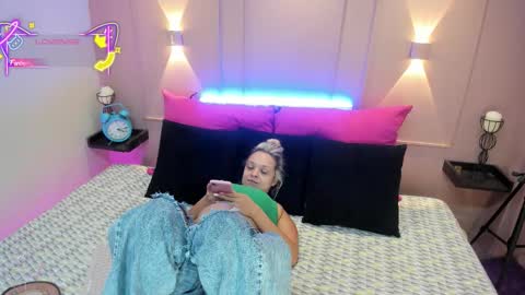 SaraAvila  online show from September 15, 8:09 pm