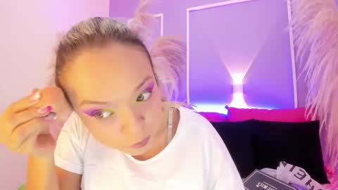 SaraAvila  online show from October 17, 8:22 pm