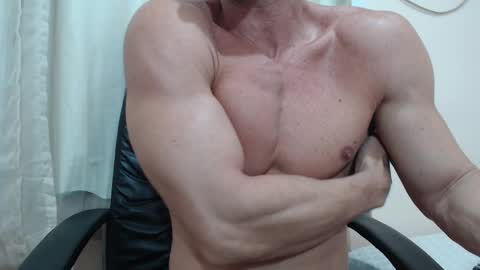 saradorj92 online show from November 11, 8:14 am