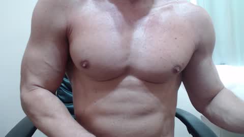 saradorj92 online show from March 11, 12:44 pm