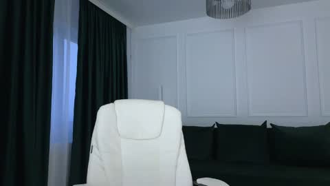 sarah l0v3 online show from December 17, 5:35 am