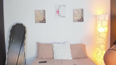 sarah  cinnamon online show from March 5, 7:21 pm