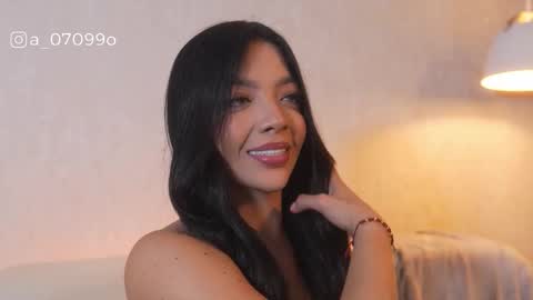 Snapshot of sarah_hiill chatting on December 15, 10:14 pm online show from December 15, 10:14 pm