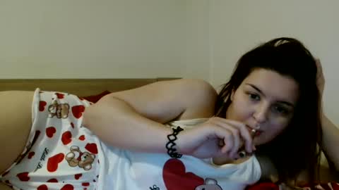 Snapshot of sarah_joulie chatting on March 9, 4:00 pm Sarah online show from March 9, 4:00 pm