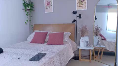 Snapshot of sarah_rayy chatting on November 12, 5:46 pm sarah_rayy online show from November 12, 5:46 pm