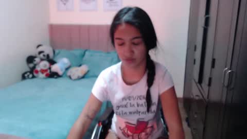 Snapshot of sarah_stone15 chatting on December 4, 12:52 am Sarah online show from December 4, 12:52 am