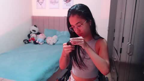 Snapshot of sarah_stone15 chatting on December 20, 7:28 pm Sarah online show from December 20, 7:28 pm