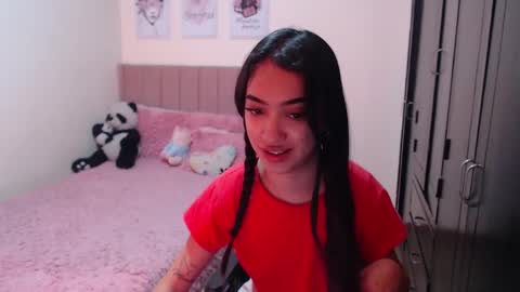 Snapshot of sarah_stone15 chatting on December 24, 2:54 pm Sarah online show from December 24, 2:54 pm