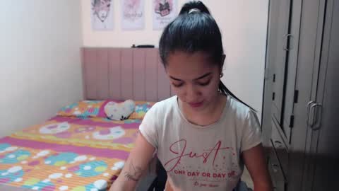 Snapshot of sarah_stone15 chatting on January 26, 5:44 pm Sarah online show from January 26, 5:44 pm