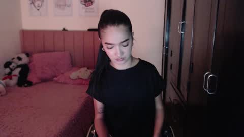 Snapshot of sarah_stone15 chatting on January 29, 12:43 am Sarah online show from January 29, 12:43 am