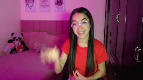 Snapshot of sarah_stone15 chatting on February 19, 3:16 pm Sarah online show from February 19, 3:16 pm