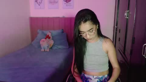 Snapshot of sarah_stone15 chatting on February 28, 9:23 pm Sarah online show from February 28, 9:23 pm