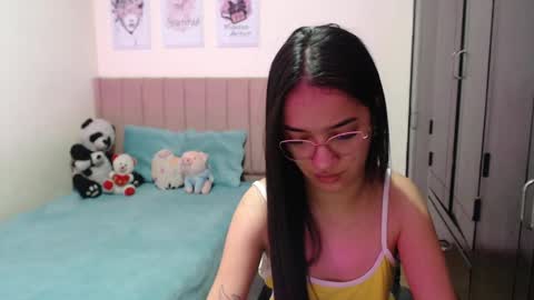 Snapshot of sarah_stone15 chatting on March 4, 3:59 pm Sarah online show from March 4, 3:59 pm