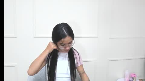 Snapshot of sarah_stone15 chatting on December 14, 12:27 am Sarah online show from December 14, 12:27 am