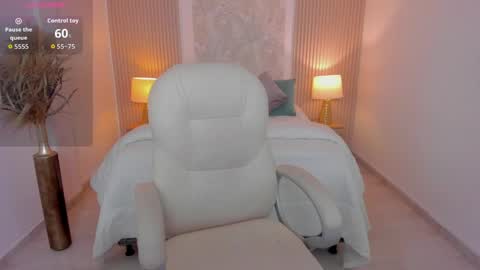 Sarah online show from April 10, 8:46 pm