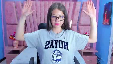 Snapshot of sarah_sweett_ chatting on February 28, 5:04 pm Sarah online show from February 28, 5:04 pm