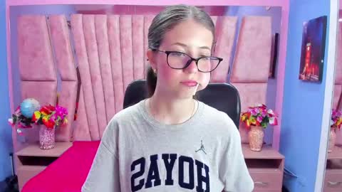 Snapshot of sarah_sweett_ chatting on October 7, 2:14 pm Sarah online show from October 7, 2:14 pm