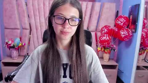 Snapshot of sarah_sweett_ chatting on December 21, 2:57 pm Sarah online show from December 21, 2:57 pm