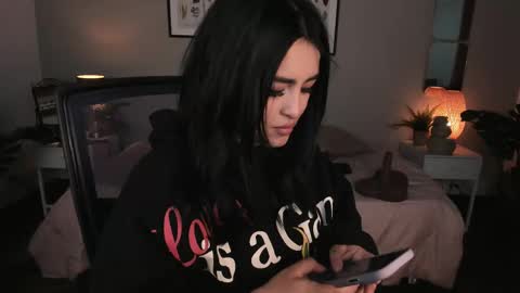 Snapshot of sarah_volkov chatting on February 24, 11:09 pm online show from February 24, 11:09 pm