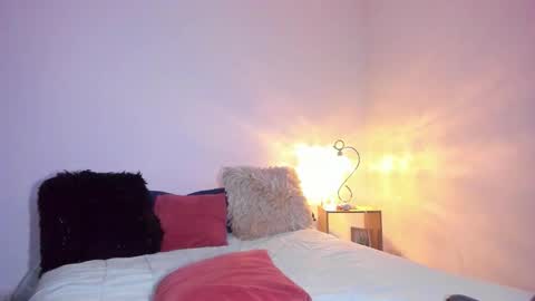 Snapshot of sarahbrooks_ chatting on November 6, 3:07 am Sarah and Erik online show from November 6, 3:07 am