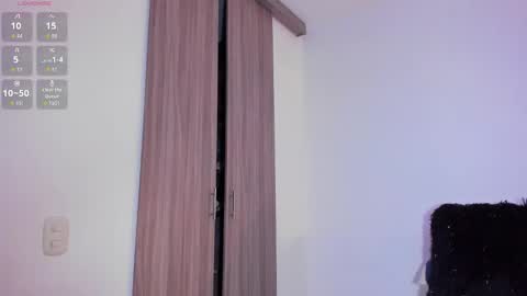 Snapshot of sarahbrooks_ chatting on November 22, 11:15 pm Sarah and Erik online show from November 22, 11:15 pm