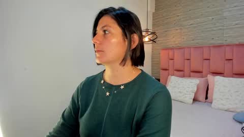 Snapshot of sarahdeyvis chatting on January 14, 2:11 pm Sarah Deyvis online show from January 14, 2:11 pm